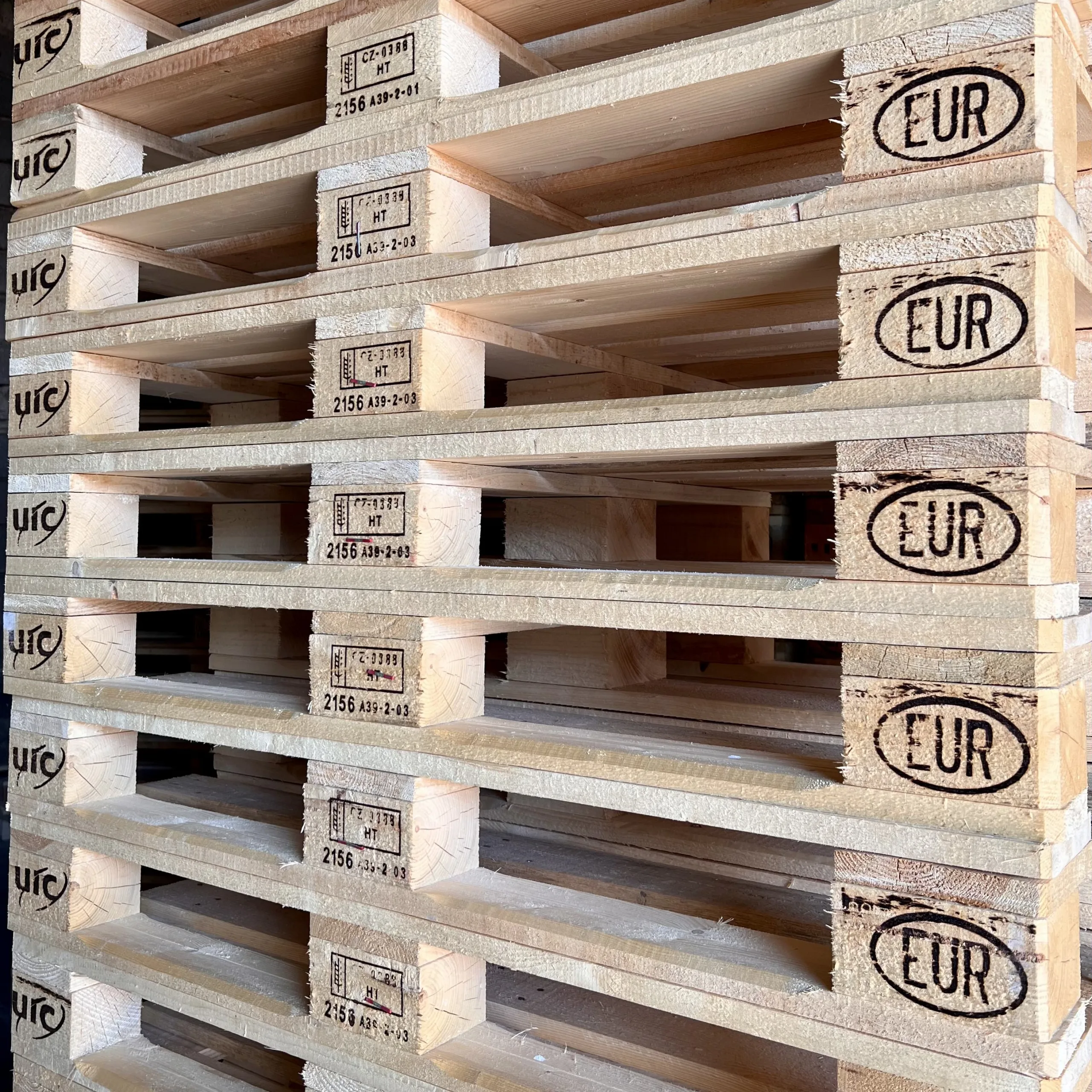 Použité obaly a palety pro automobilový průmysl